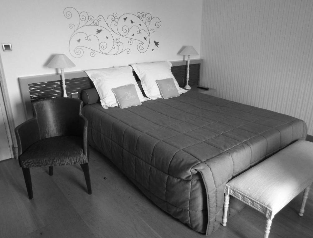 Logis Hotel Le Relais Louis XI Мён-сюр-Луар Номер фото
